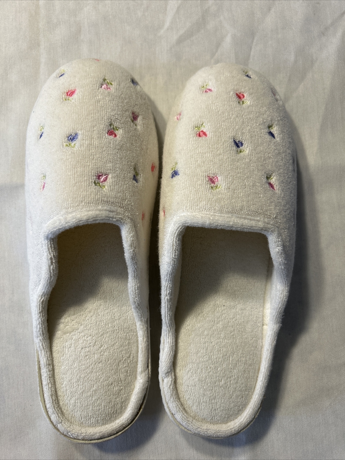 Isotoner Secret Sole Arch Contour Slippers White Size 7 1/2 8 Brand