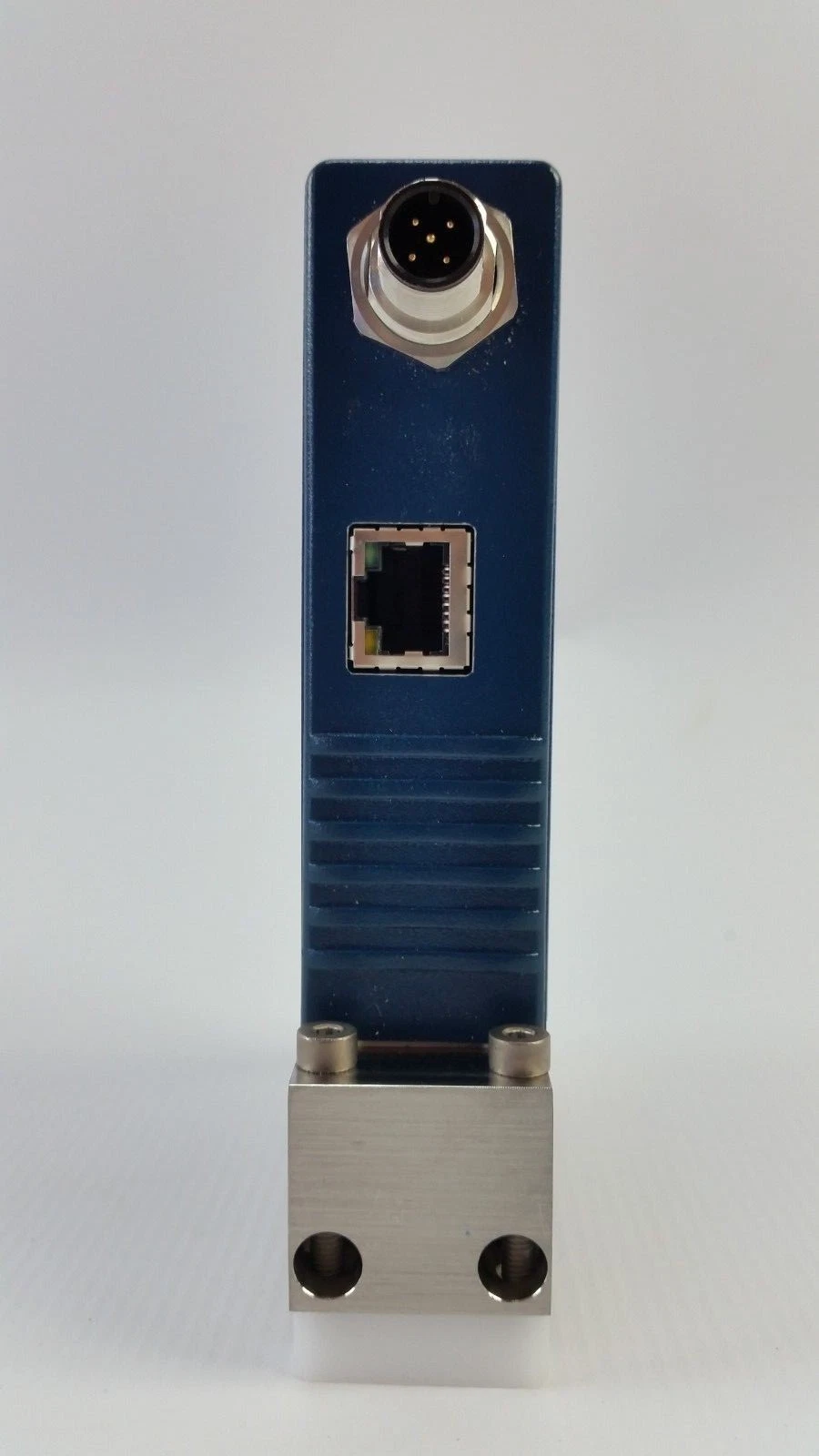 End view of the Aera PI-98 MFC with round connector, RJ-45 port and flow body