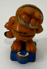 1 x BULLY (WEST GERMANY) 1981 GARFIELD FIGURE. APPROX 60mm TALL.