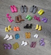LOT: 22 PAIRS BARBIE KEN CHELSEA SHOES ALL STYLES & COLORS. BOOTS, SKATES, HEELS