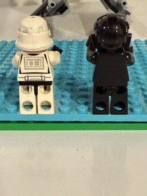 LEGO Star Wars: Tie Defender (8087) Comes With Additional Clone Trooper Figure!