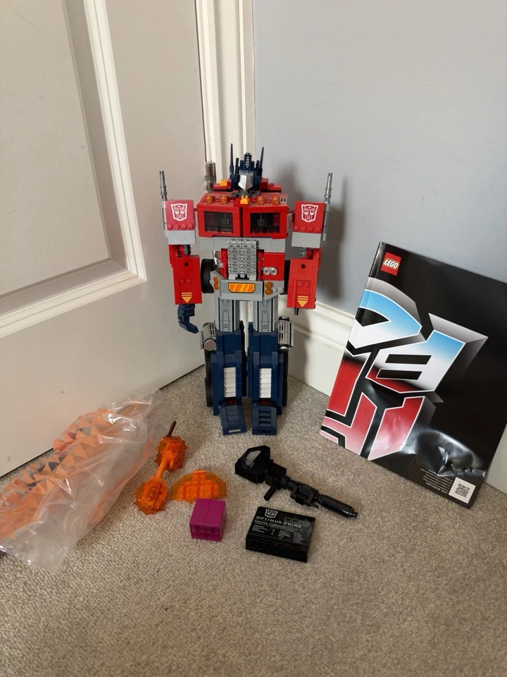 LEGO Icons 10302 Optimus Prime, photo 1 of 5
