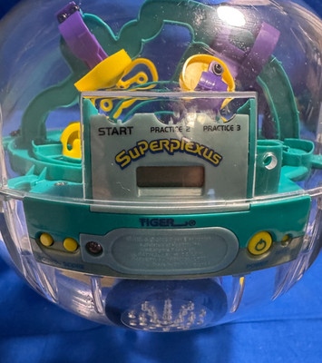 Superplexus Electronic Handheld 3D Maze Puzzle Skill Game Tiger Hasbro