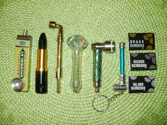 Lot of 6 NEW Unsmoked Mini Pipes Herb Metal Glass Key Chain Lipstick Bubble Gum