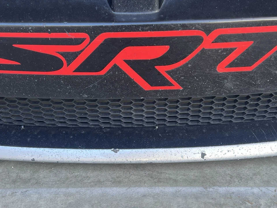 Parachoques delantero Dodge Magnum SRT8 Foto 3 de 4