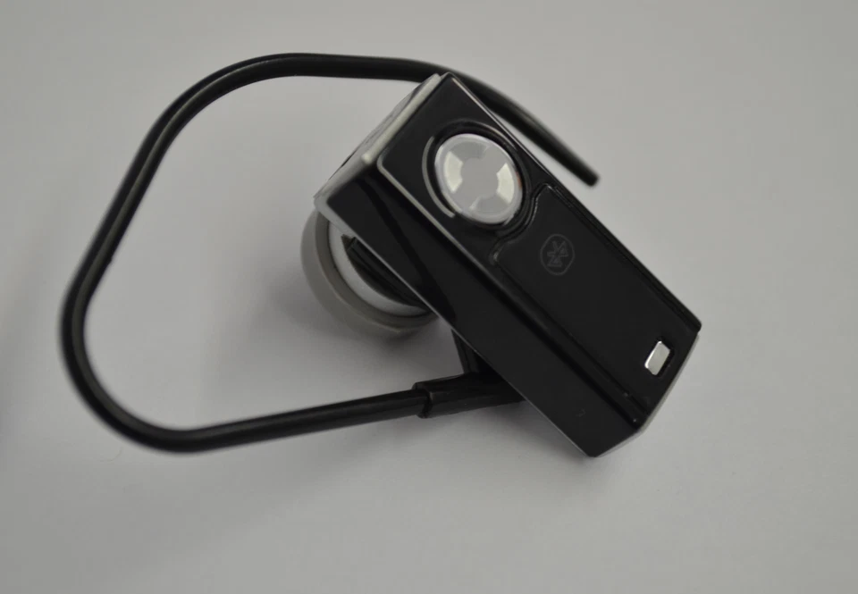 New QuikCell Ultra-light Small Universal Bluetooth Wireless Headset Q9400 Black - Image 2 of 4