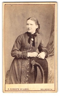Fotografie R. Robert Willson, Walworth, 116 Walworth Road, hübsche junge Dame m 