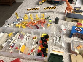 LARGE Lot of 1980s Galoob Micro Machine Buildings & Much More-See Photos & Read