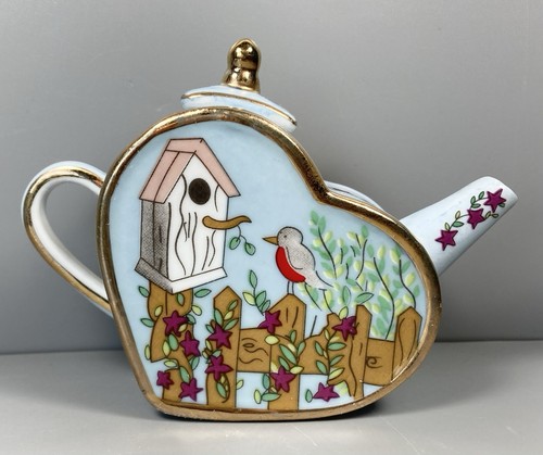 Vivian Chan Heart Shaped Miniature Teapot 2000 Robin & Birdhouse Country - Picture 2 of 11