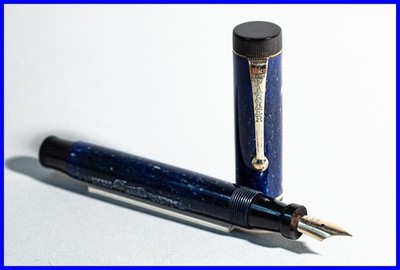 Beautiful Parker Duofold Junior Lucky Curve In Lapis Blue With EF 14K Gold Nib
