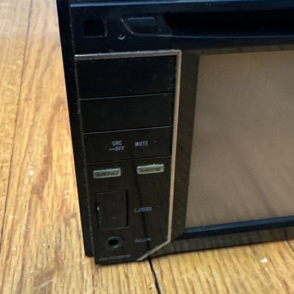 PIONEER AVH-P2300DVD TOUCHSCREEN CD DVD PLAYER RADIO STEREO 5.8" DISPLAY 2DIN - Image 4 of 4