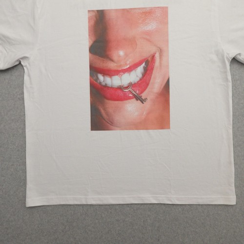 Camicia Dua Lipa Houdini Adulto Grande (23X28) Ascolto Promo Festa Esclusiva Bianca - Foto 7 di 14