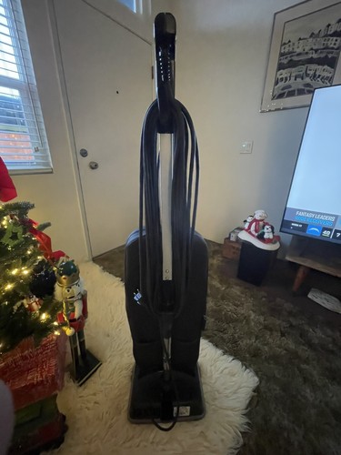 Black Oreck Vacuum Cleaner U3120HHB4, X-Tended Life, Volts 120V 60Hz In - Picture 2 of 5