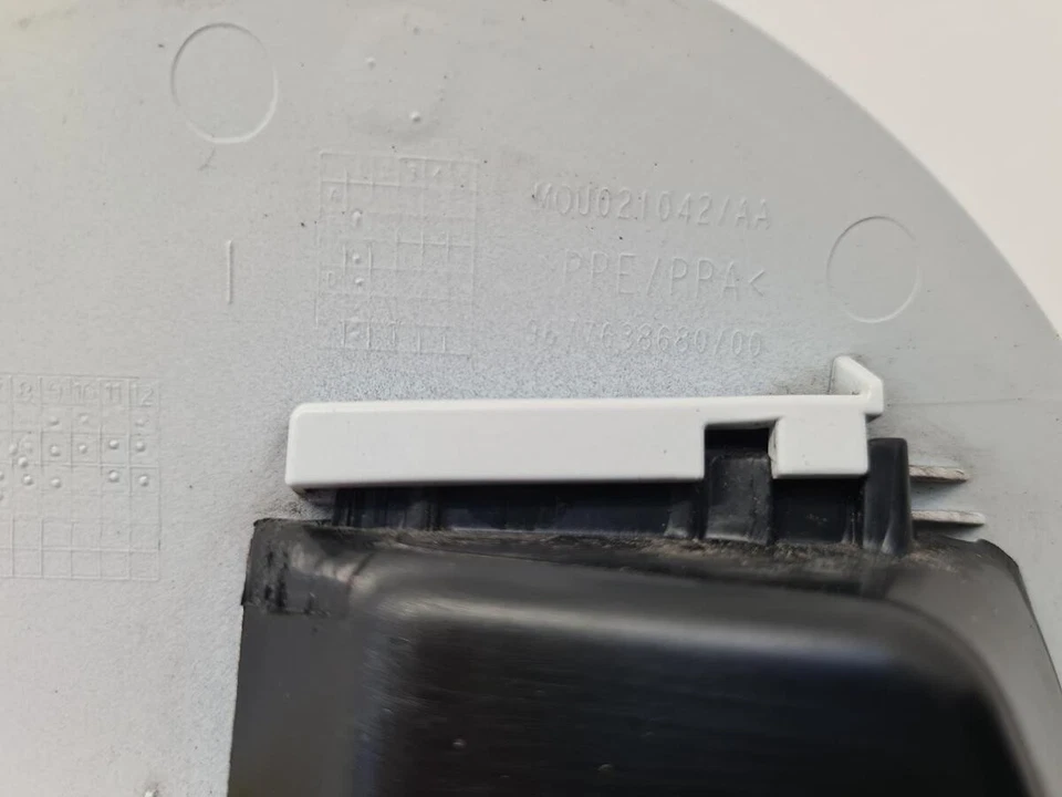 PEUGEOT 2008 Mk1 2013-2019 FUEL FILLER FLAP BANQUISE WHITE EWP 9677638680 - Image 4 of 4