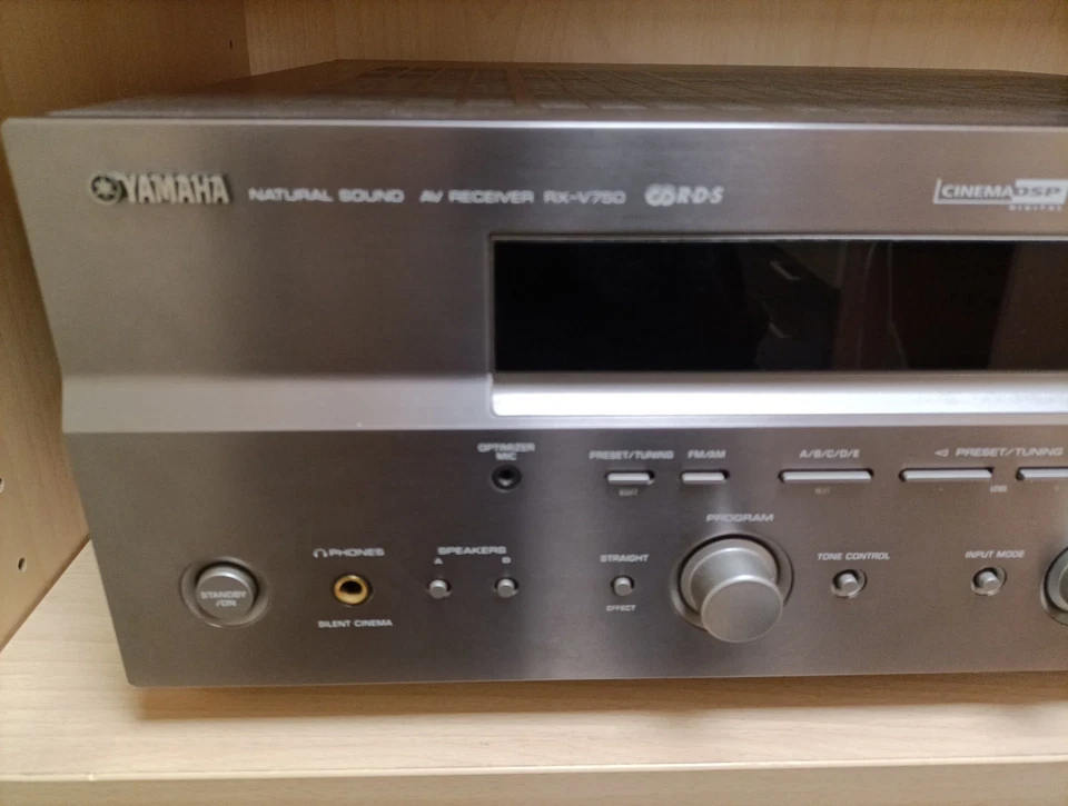 YAMAHA RX-V750 AMPLIFICATORE TUNER 7.1 DOLBY AV - Immagine 2 di 4