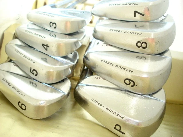 BRIDGESTONE Iron Set TOUR STAGE X-BLADE 3.4.5.6.7.8.9.P Dynamic Gold Flex X100 - Image 2 of 3