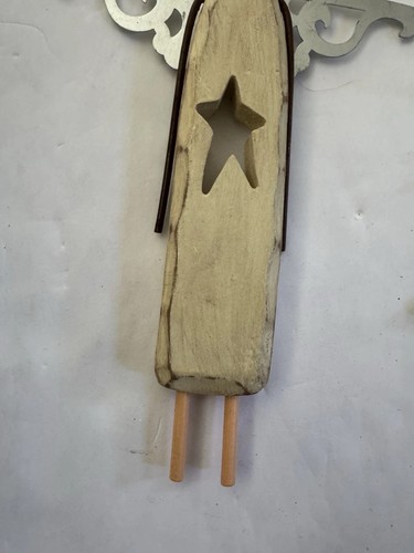 New set of 3 dark brown/rust metal stars. Has a cool 3D design. 18-1/2