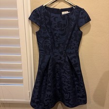 Eliza J. Women’s Size 2 (fits Like Small/medium) Dark Blue Floral Pattern Dress.