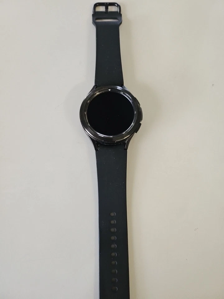 Samsung Galaxy Watch4, 46mm, 20mm Silicone band with moderate wear on buckle. - Image 2 of 4