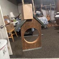 Valerie Parr Hill Bird Feeder