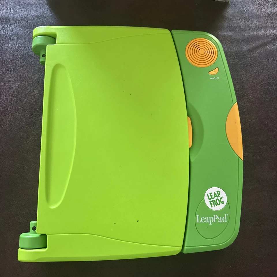 Sistema de aprendizaje LeapFrog LeapPad + libro Hop on Pop y cartucho Dr. Seuss Foto 2 de 4