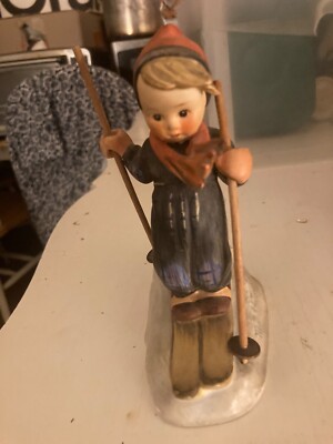 VINTAGE 1989 M.J.HUMMEL/GOEBEL FIGURINE ''SKIER - SKI-HEIL'' (5 1/2'' TALL #59)