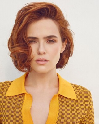 ZOEY DEUTCH 8x10 PHOTO *