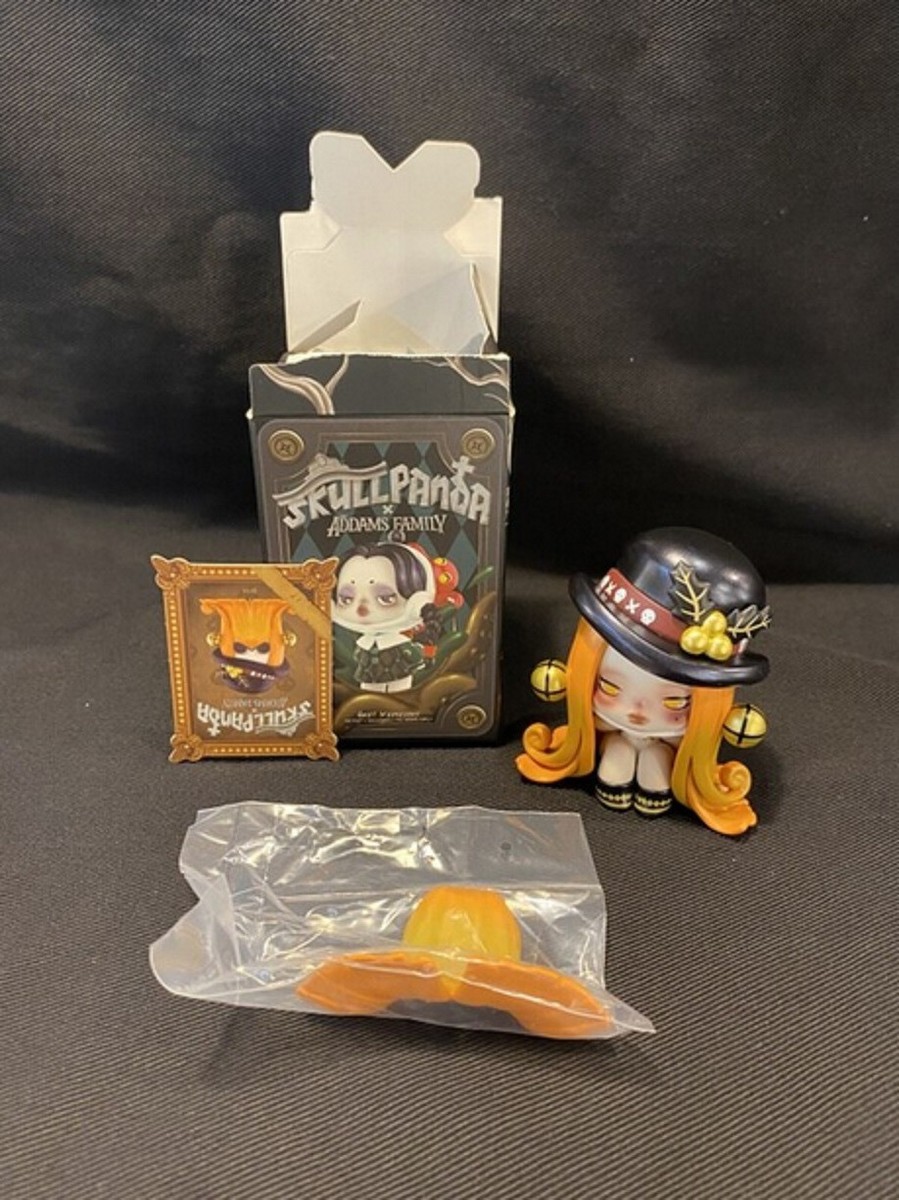 POP MART x SKULLPANDA The Addams Family IT Mini Figure Figurine