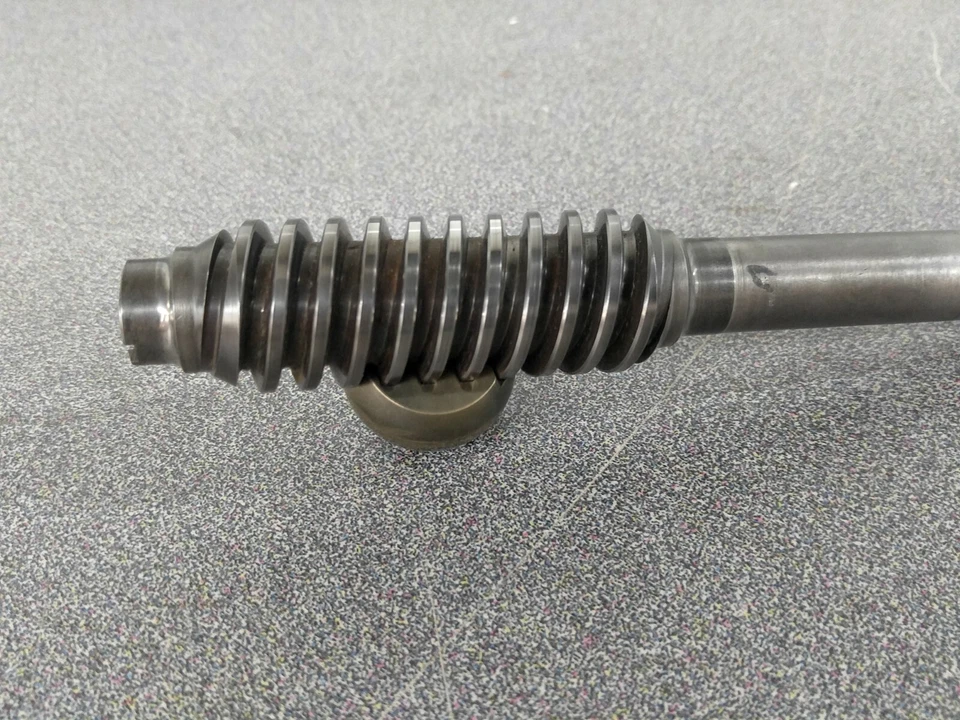 JUEGO DE ENGRANAJES HELICOIDALES EJE PIÑÓN DIRECCIÓN ORIGINAL PORSCHE 356 356A USADO MUY BONITO NLA Foto 3 de 4