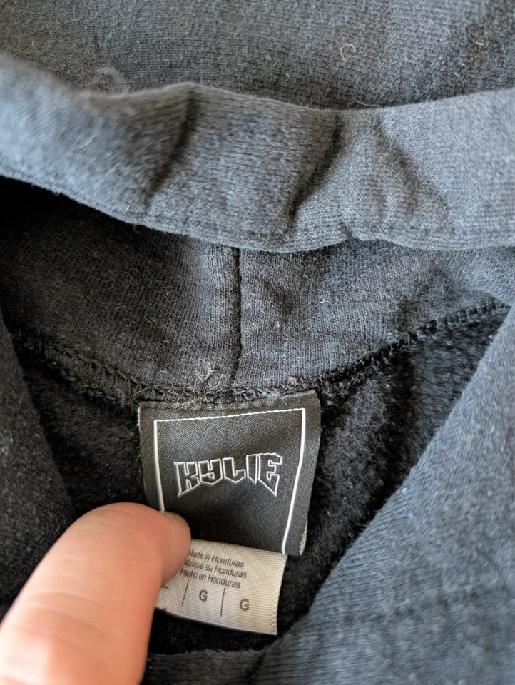 Sudadera con capucha negra grande Kylie Jenner Foto 3 de 4