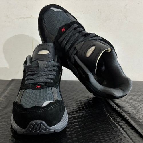 Men US 9.5 New Balance 2002R Black Grey Athletic Running Sneakers - NO BOX