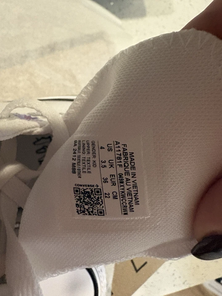 Nuevo. Niñas Converse Flores Blancas EE. UU. Talla 4 Foto 2 de 4