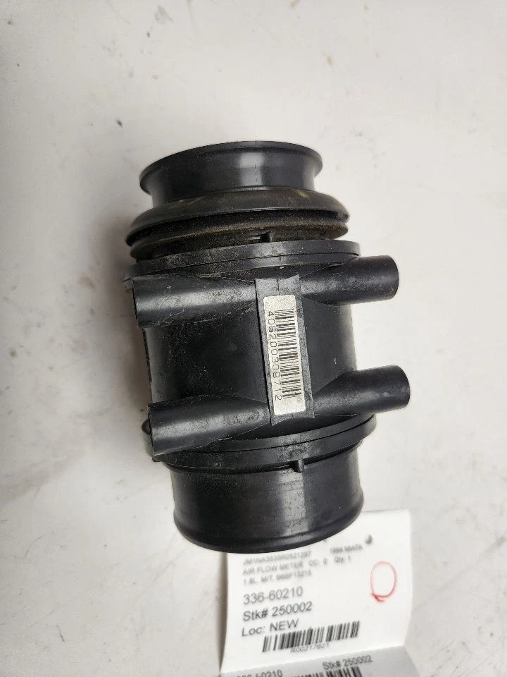 Medidor de flujo de aire Mazda MX-3 1992-1996 4 cilindros OEM B6BF13215 Foto 2 de 4