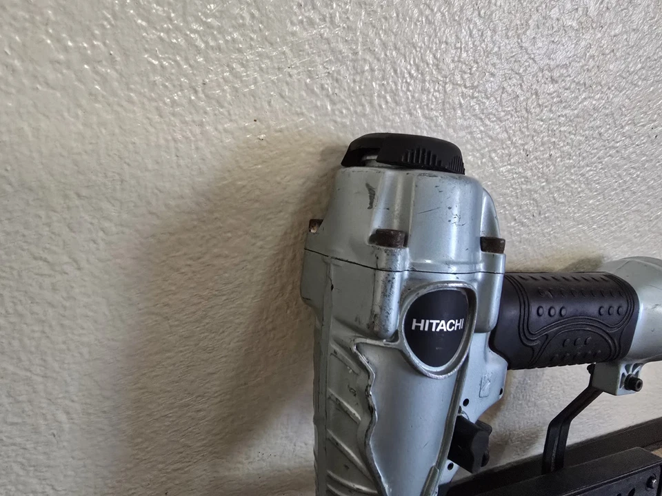 日立 Air Power Tool 1 1/2 英寸订书机枪 N 3804AB3(S) 70-120 Psi 仅工具 — 第 3/4 张图片