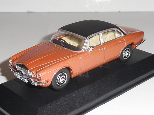 VA13903. DAIMLER DOUBLE 6 SERIES 2 VANDEN PLAS in CORAL,1:43 SCALE, LTD 1000 - Picture 4 of 12