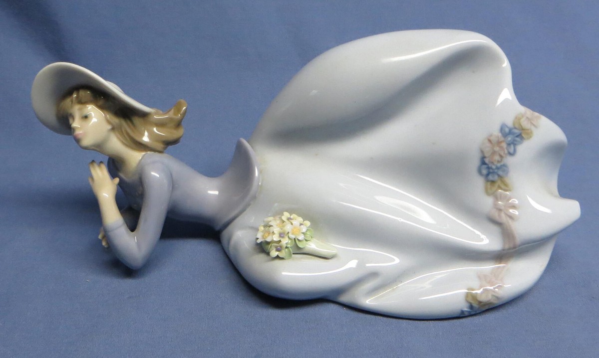 【美品】LLADRO/リヤドロ/PrettyPose ポーズ/5589/陶器人形 LLADRO リヤドロ 5589 Pretty Pose ポーズ フィギュリン 陶器