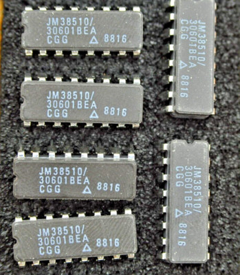 10 Stück MIL - JM38510/30601BEA / 4-bit bidirektional universal shift registers