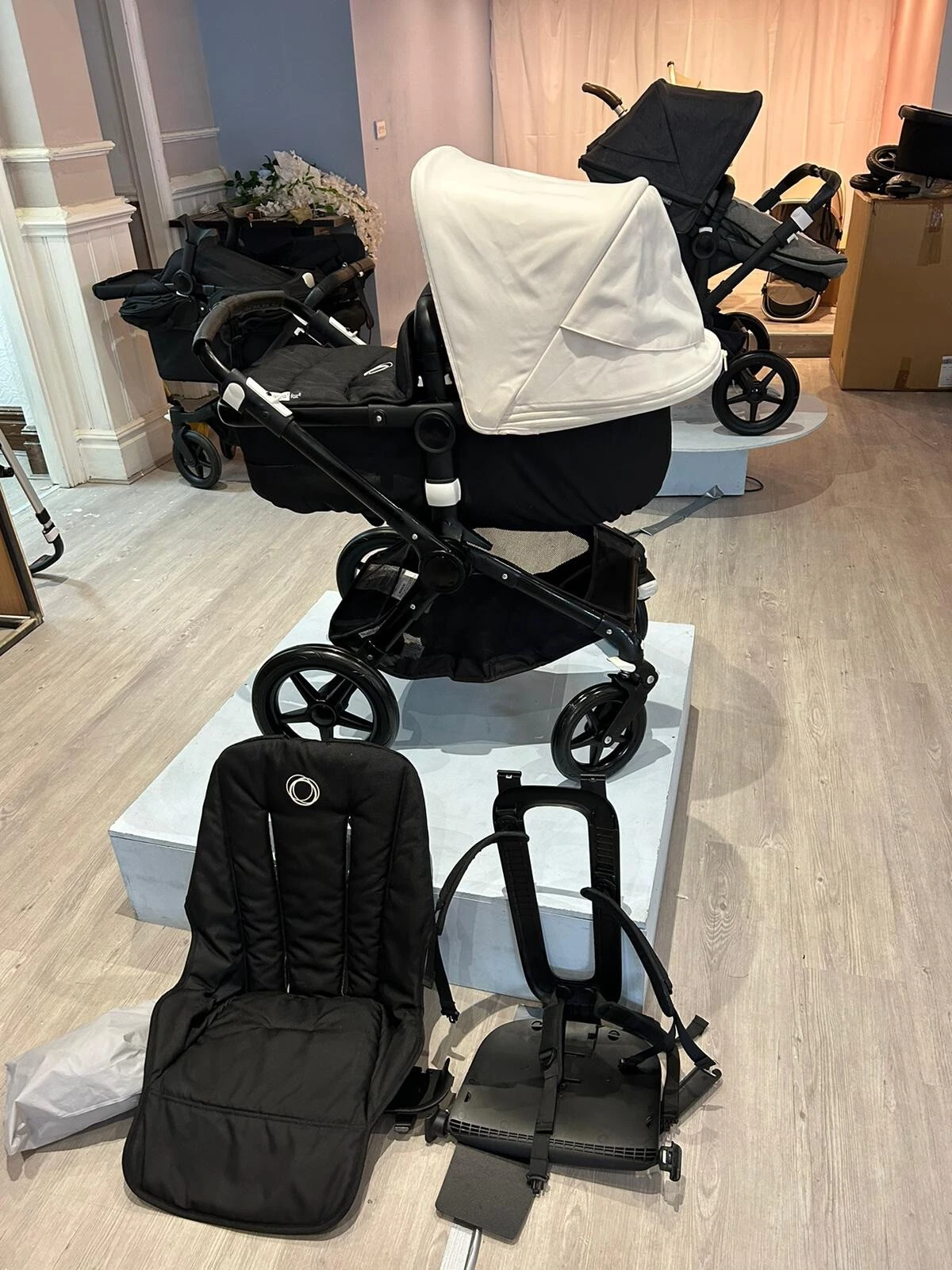 Bugaboo Fox 2 Black with Fresh White hood - REFURBISHED