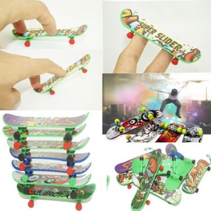 Per Bambini Compleanno Finger Mini Skateboard Mini Skateboard Skate Boarding Giocattoli Giochi Sportivi Regalo Per Bambini Mini Dito Da Skateboard Skateboard Del Giocattolo Skateboard Finger Per Bambini Compleanno Finger Mini Skateboard Mini Skateboard Skate Boarding Giocattoli Giochi Sportivi Regalo Per Bambini Mini Dito Da Skateboard Skateboard Del Giocattolo Skateboard Finger