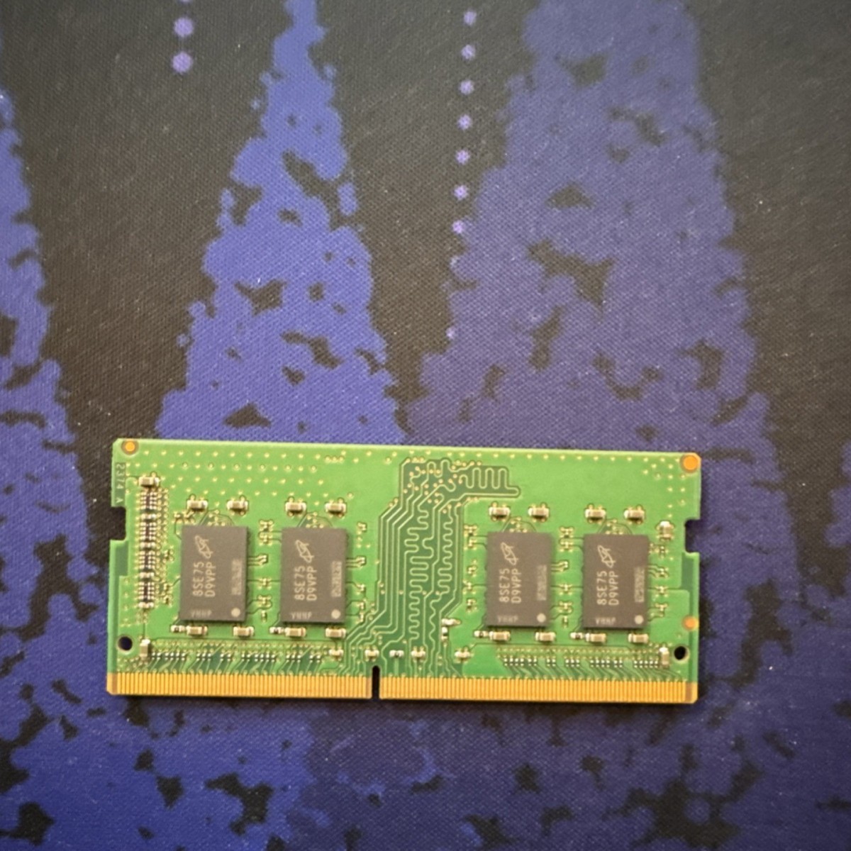 Micron 8GB DDR4 SO-DIMM PC4-2400T 260-Pin RAM MTA8ATF1G64HZ-2G3E1