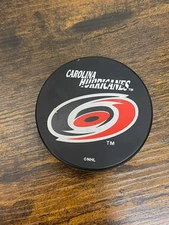 CAROLINA HURRICANES NHL VINTAGE OFFICIAL HOCKEY PUCK INGLASCO + VEGUM MFG. 🇸🇰