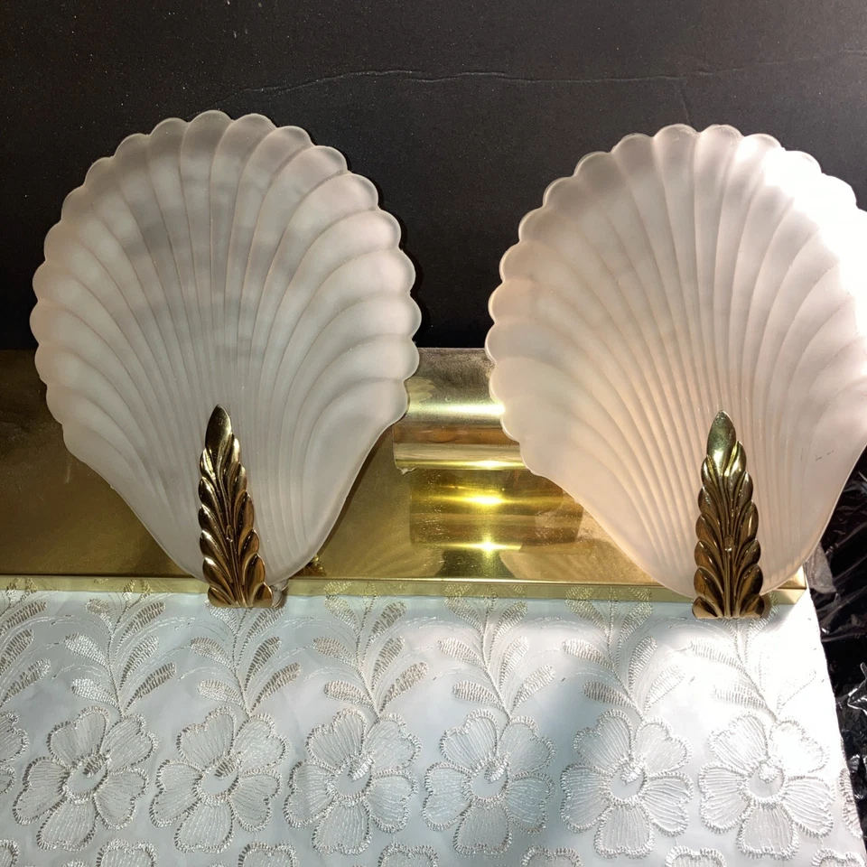 NEW 4 Bulb Vanity Light, Brass Scalloped Shells, Progress Fixture Issue#625,028 - Image 3 of 4