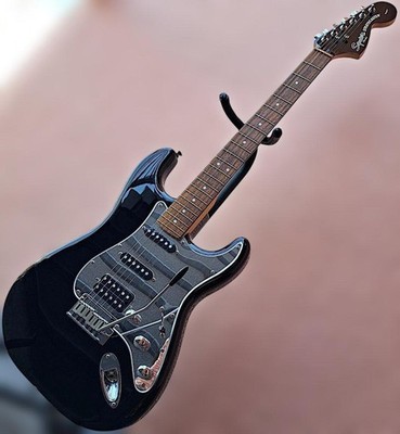  Squier Fender Standard Stratocaster