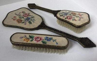 Antiker Schminktisch Spiegel und Haarbürsten Metall mit Blumenmuster