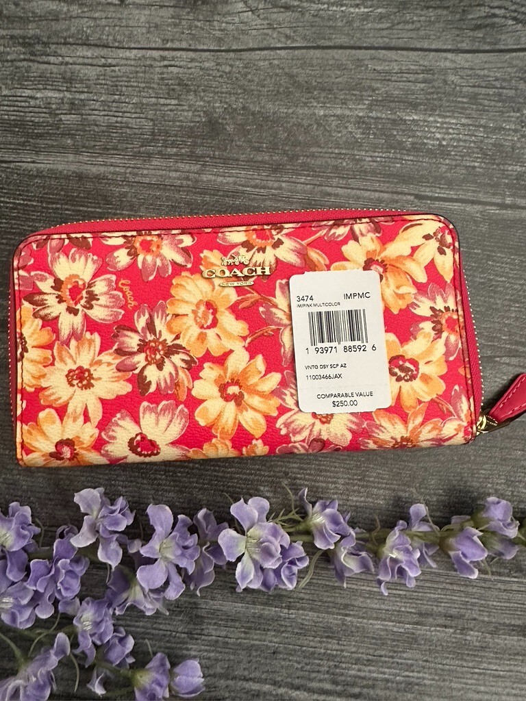 Coach Accordion Zip Wallet With Vintage Daisy Script Print Pink