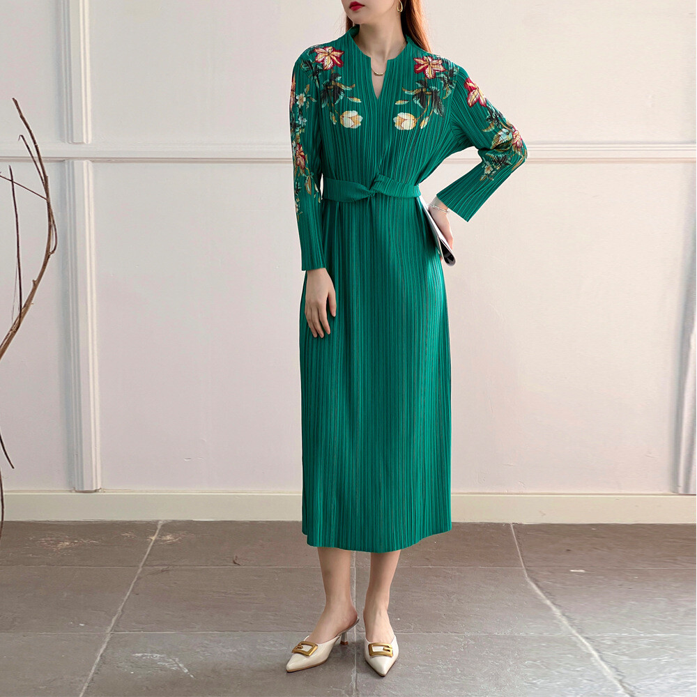 Long Sleeve V-Neck Pleated Printed Dress Lace Up Cinching Dress Women Elegant Long Sleeve V-Neck Pleated Printed Dress Lace Up Cinching Dress Women Elegant
