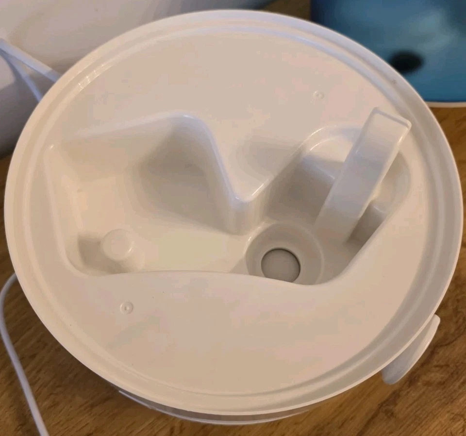 Vicks Mini Cool Mist Ultrasonic Humidifier Adjustable Mist Control, 1.8L Tank - Image 4 of 4