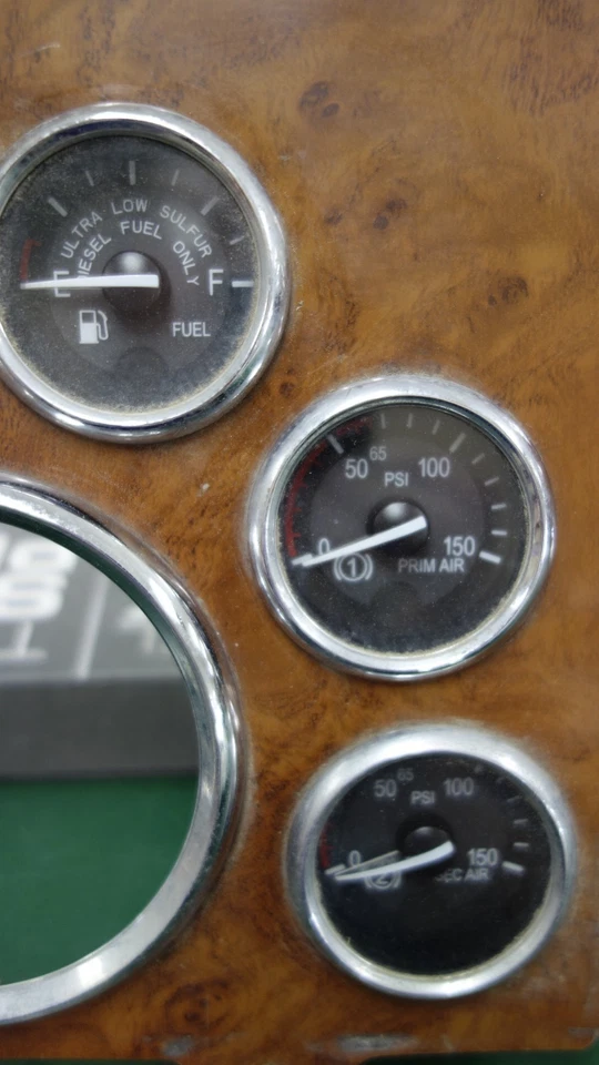 Peterbilt Dash Panel with Six Gauges S64-6021-100 - Image 4 of 4