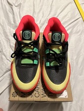Kyrie 8 GO GS /Youth Size 6./Black/Lemon Chiffon/New in Box