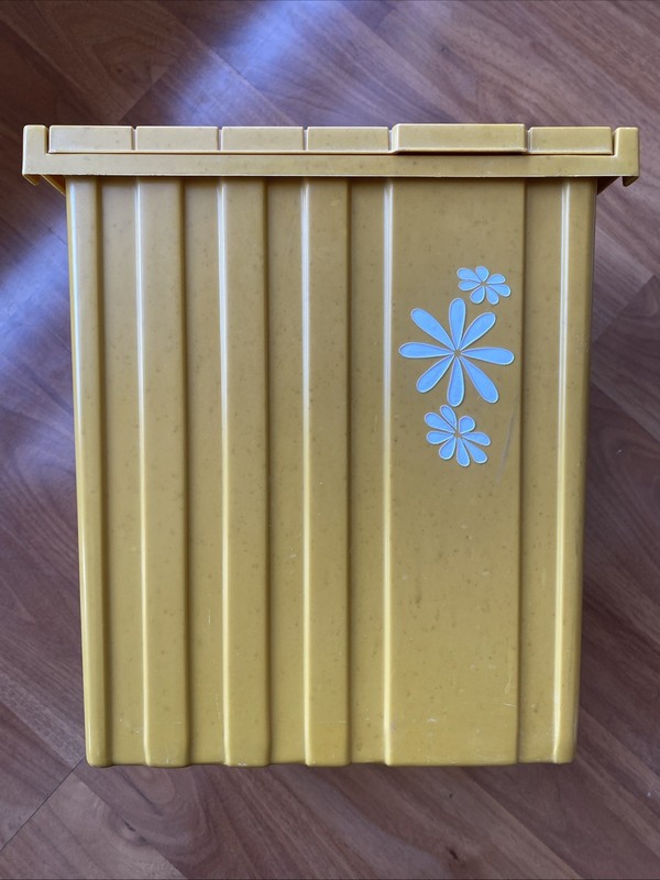 Vintage Fesco Y-123 Waste Basket Plastic Hamper Yellow Gold Daisy Flip Lidded